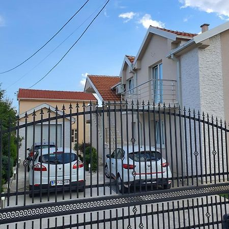 Apartman Tolosi 2 Подгорица Екстериор снимка