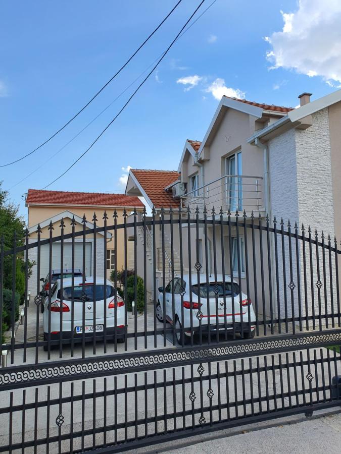 Apartman Tolosi 2 Подгорица Екстериор снимка