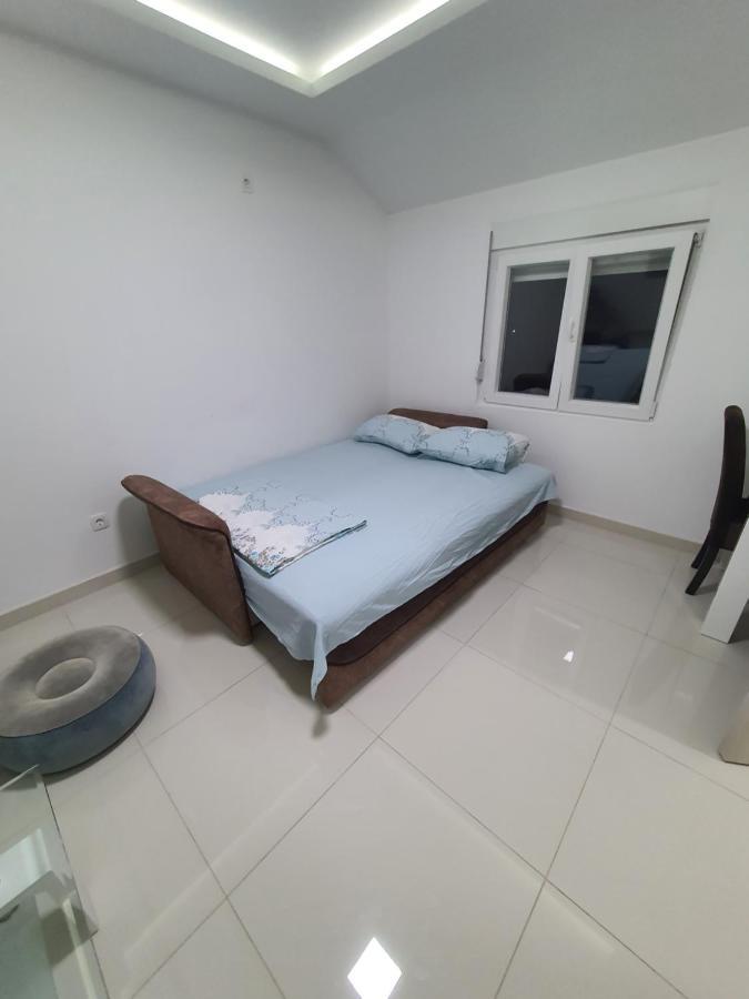Apartman Tolosi 2 Подгорица Екстериор снимка